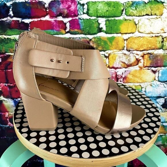 NWOB Lane Bryant Vegan Strappy Block Heel Open Toes Sandals Shoes 9 Wide - Picture 1 of 13
